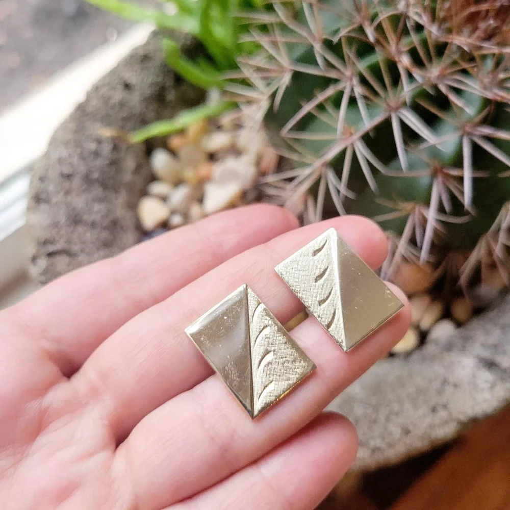 Vintage Pair of Classic Gold Cuff Links